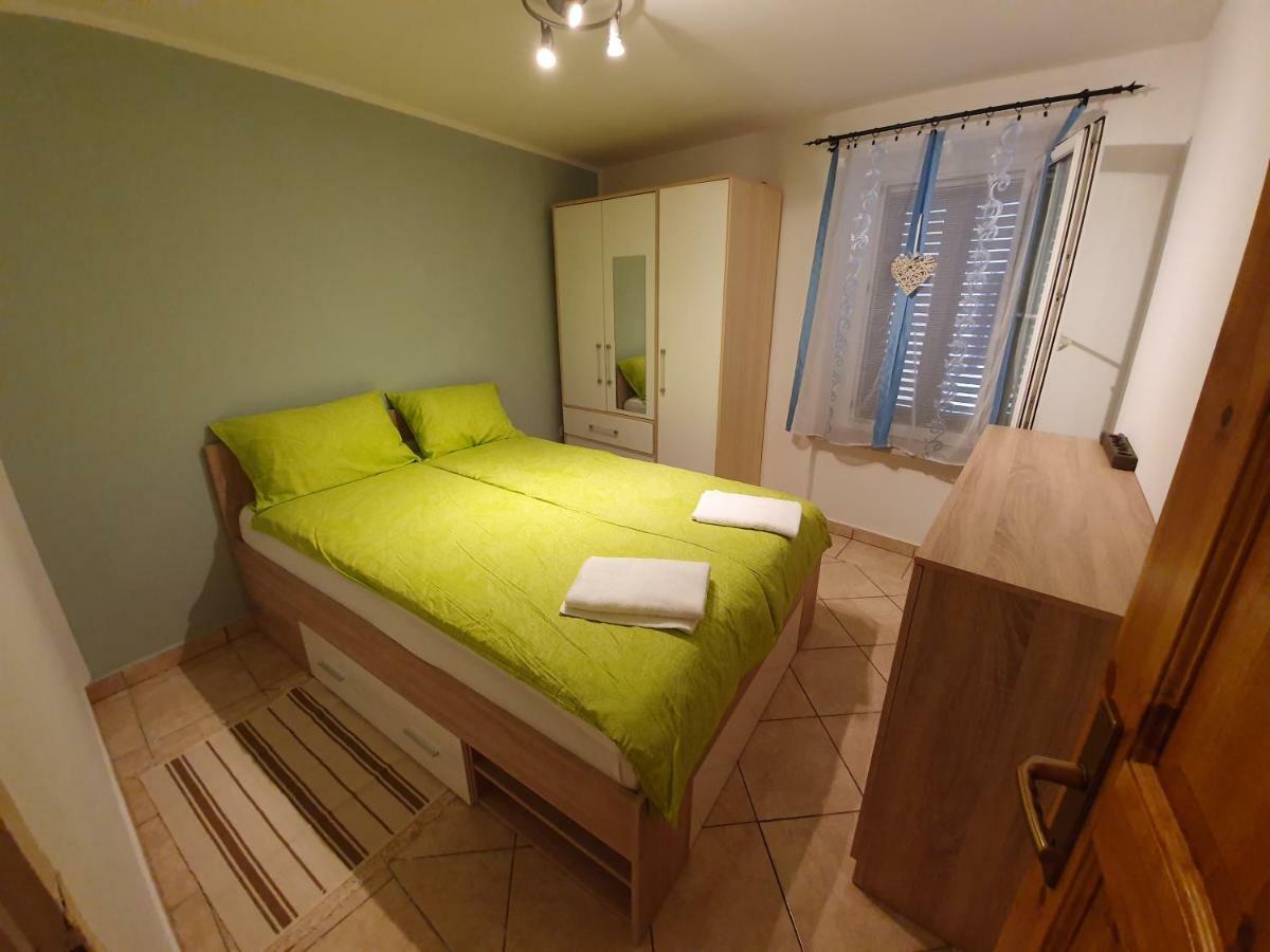 North To South Apartments Izola Esterno foto