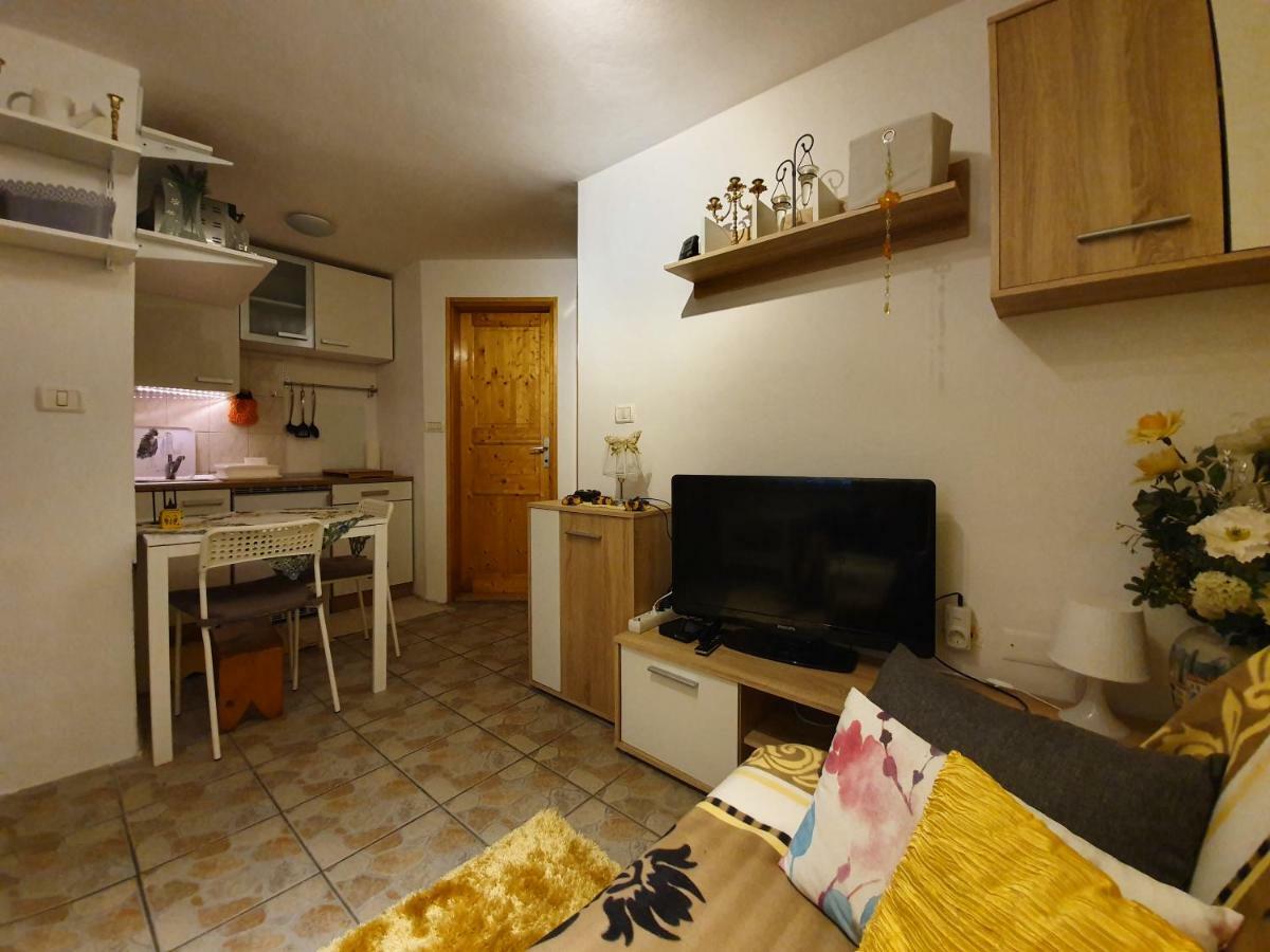 North To South Apartments Izola Esterno foto