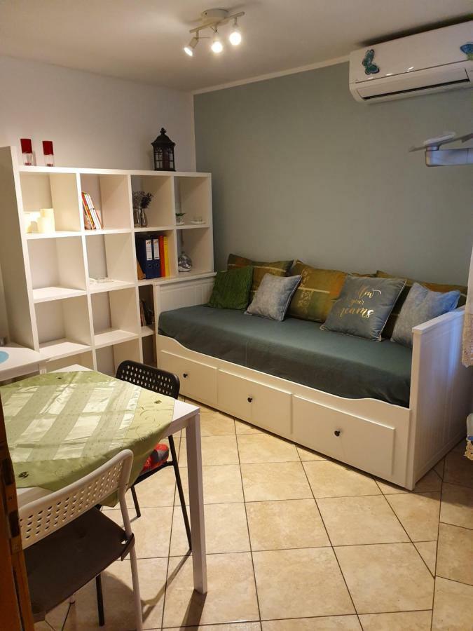 North To South Apartments Izola Esterno foto